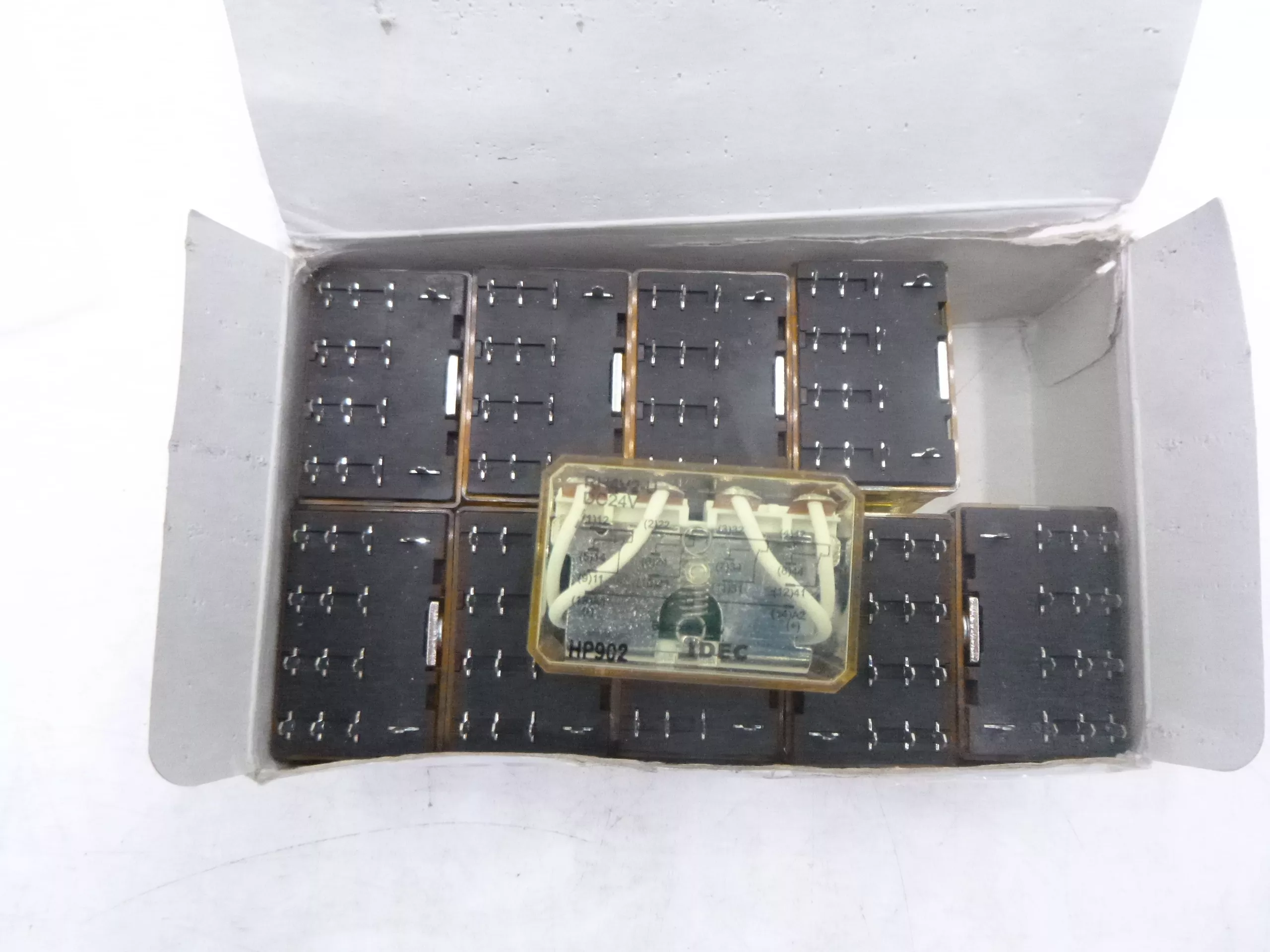 10 Pack IDEC Relay RH4V2-U DC24V 14 Feet 4 Open 4 Closed