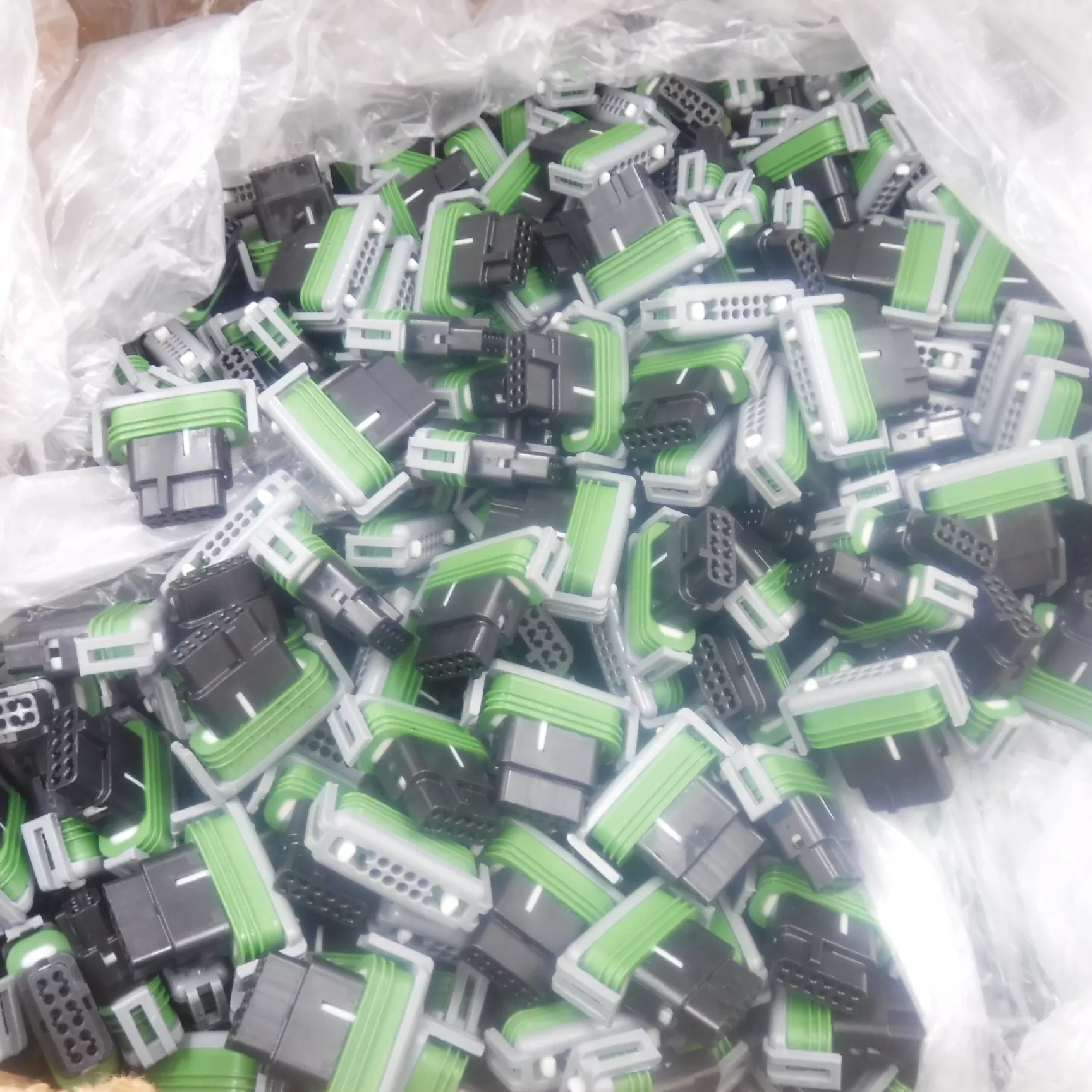 1000 Pack Packard Delphi APTIV Connectors 12 POS Female Micro 64 Series 15401948