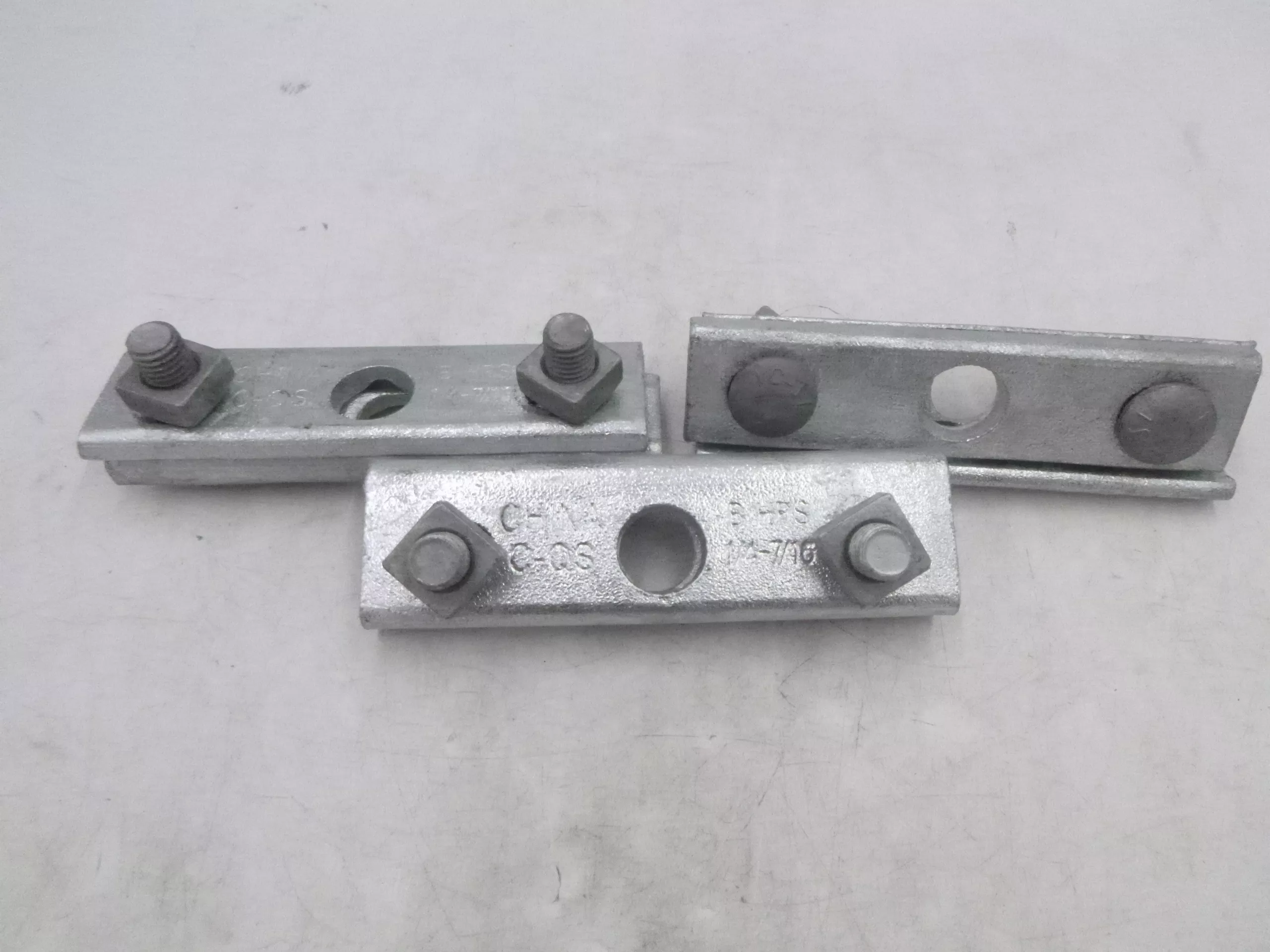 3 Pack Galvanized Suspension Clamp 3-Bolt Grips 1/4-7/16″ Figure 8 Cable