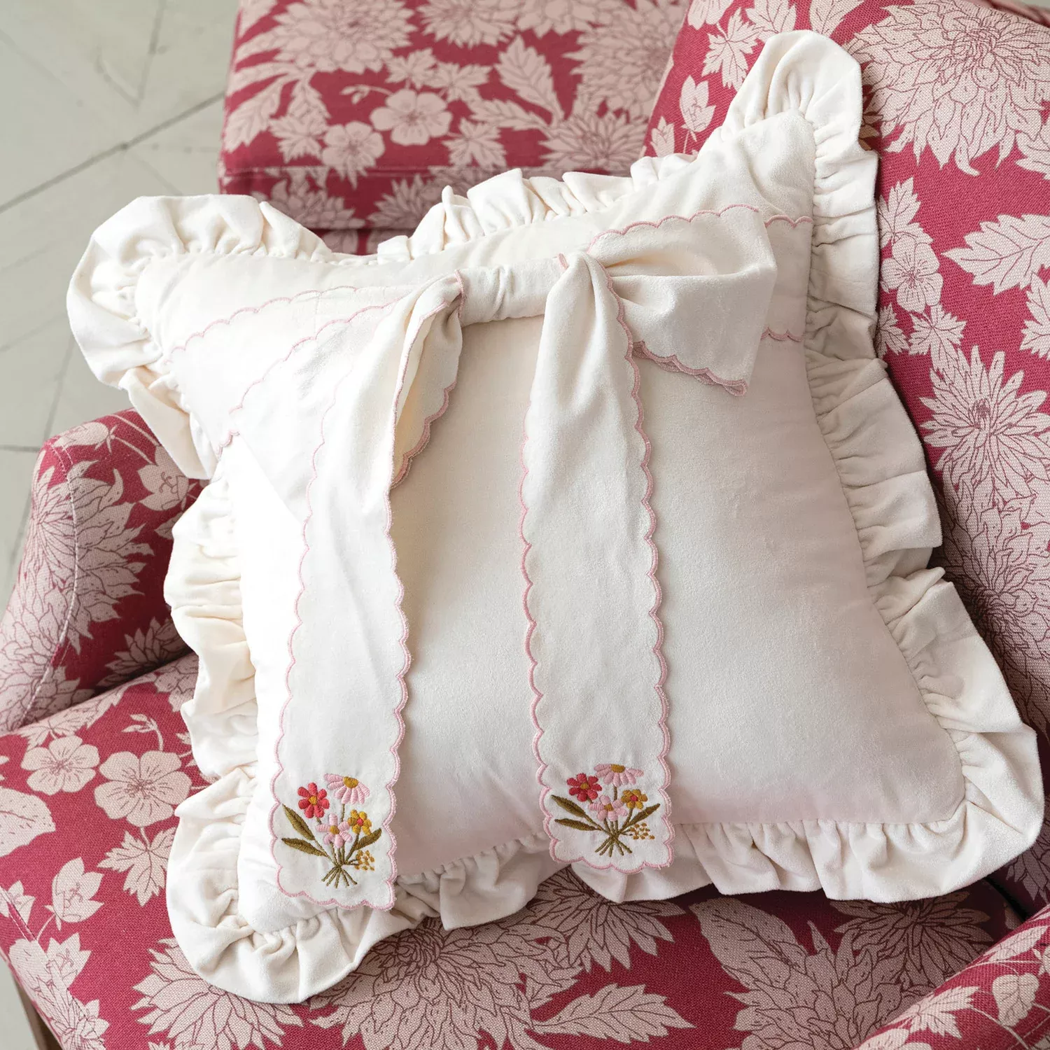 Creative Co-op - Ruffled Pillow with Scalloped Bow
