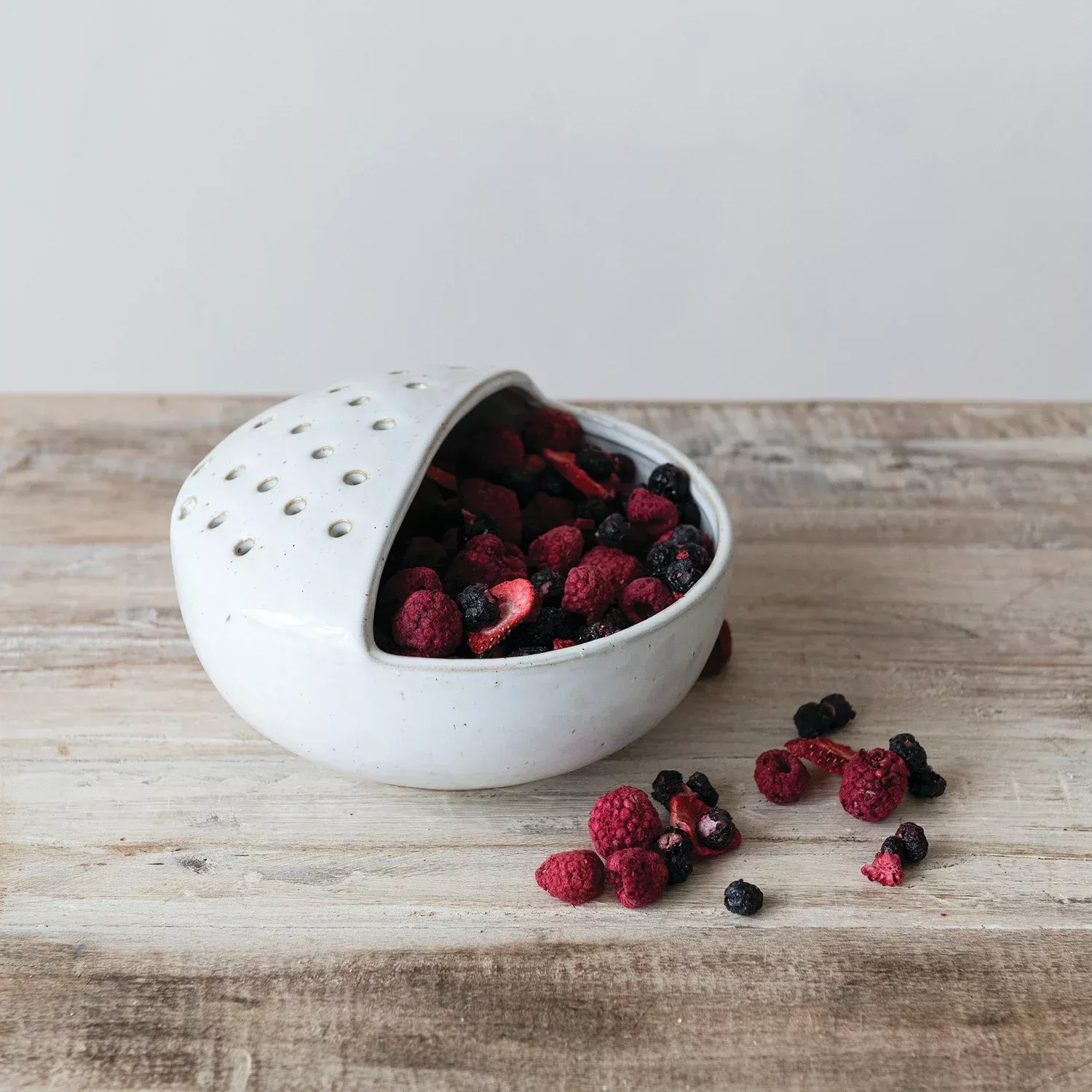 Creative Co-op - Stoneware Strainer Bowl