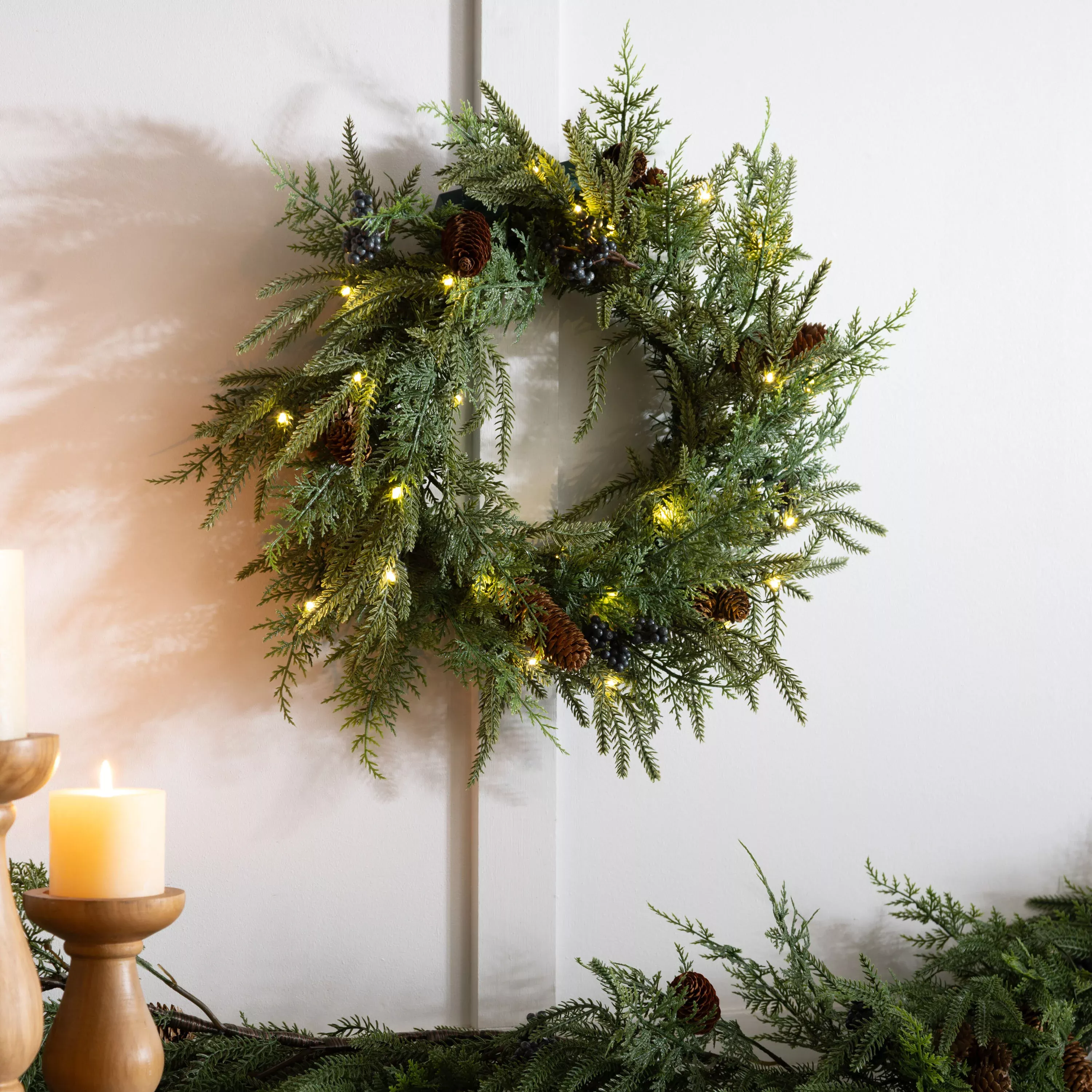 Deluxe Norfolk 18” Wreath with Fairy Lights