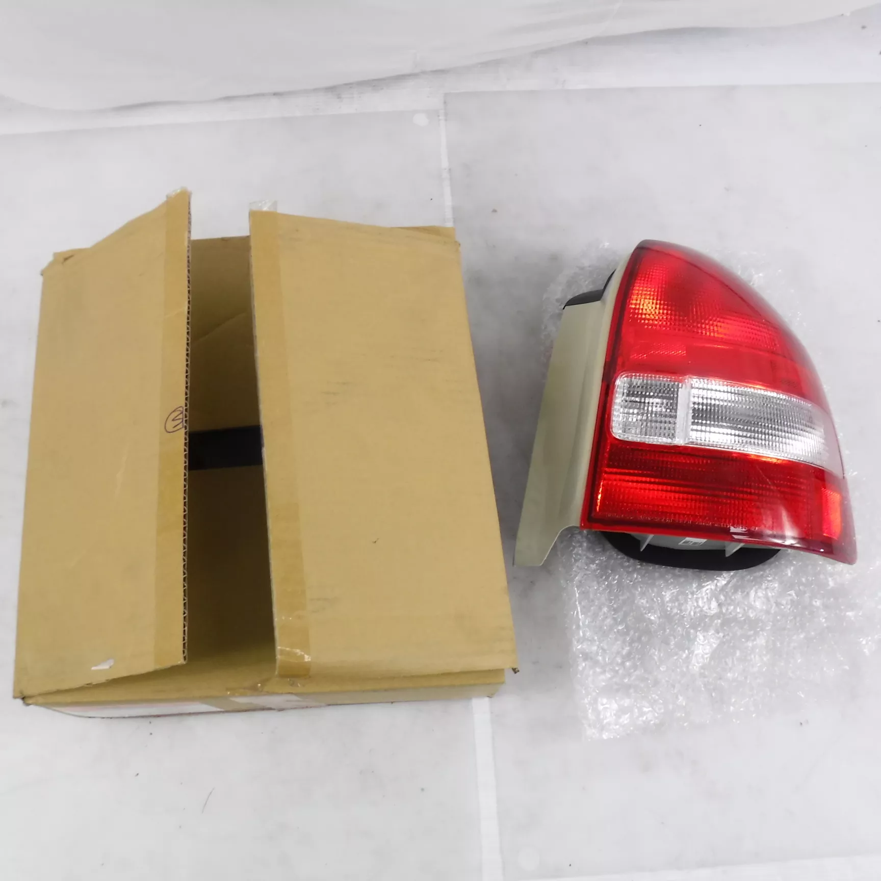 Dorman 1611171 Passenger Side Tail Light Assembly For 1999-2000 Honda Civic CX