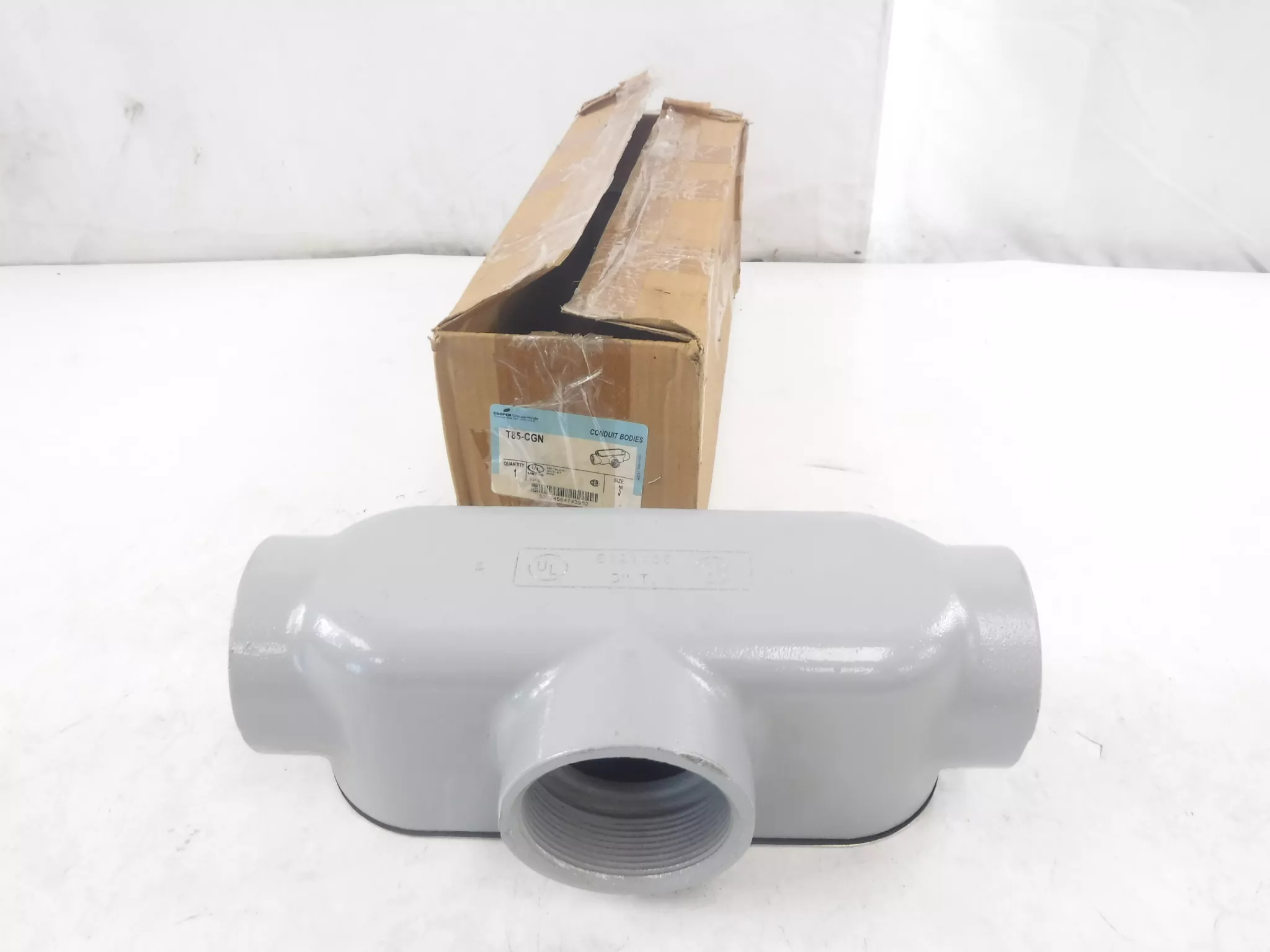 Eaton Crouse-Hinds 3″FNPT Aluminum T Rigid Conduit Outlet Body T85-CGN