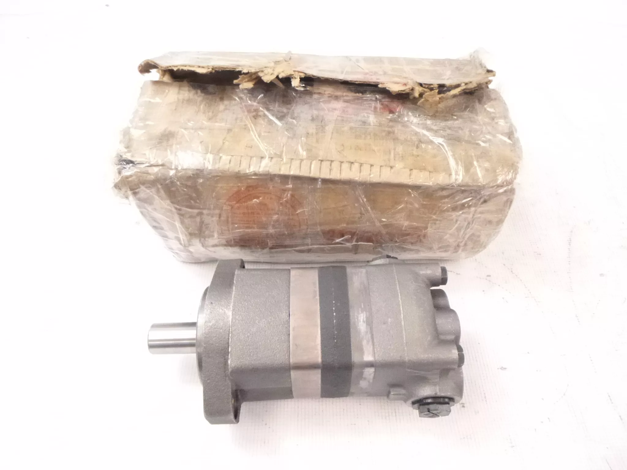Genuine OEM Char-Lynn Danfoss Hydraulic Geroler Disc Valve Motor 2000 Series