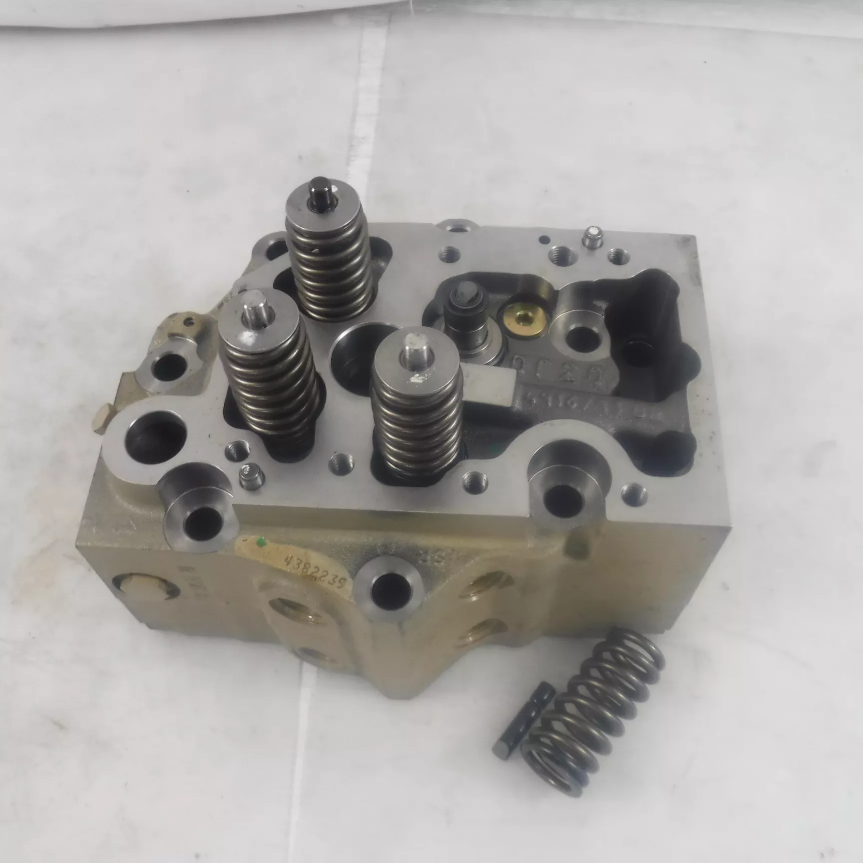 Genuine OEM Cummins Cylinder Head 4382239 DAMAGED SEE DESC