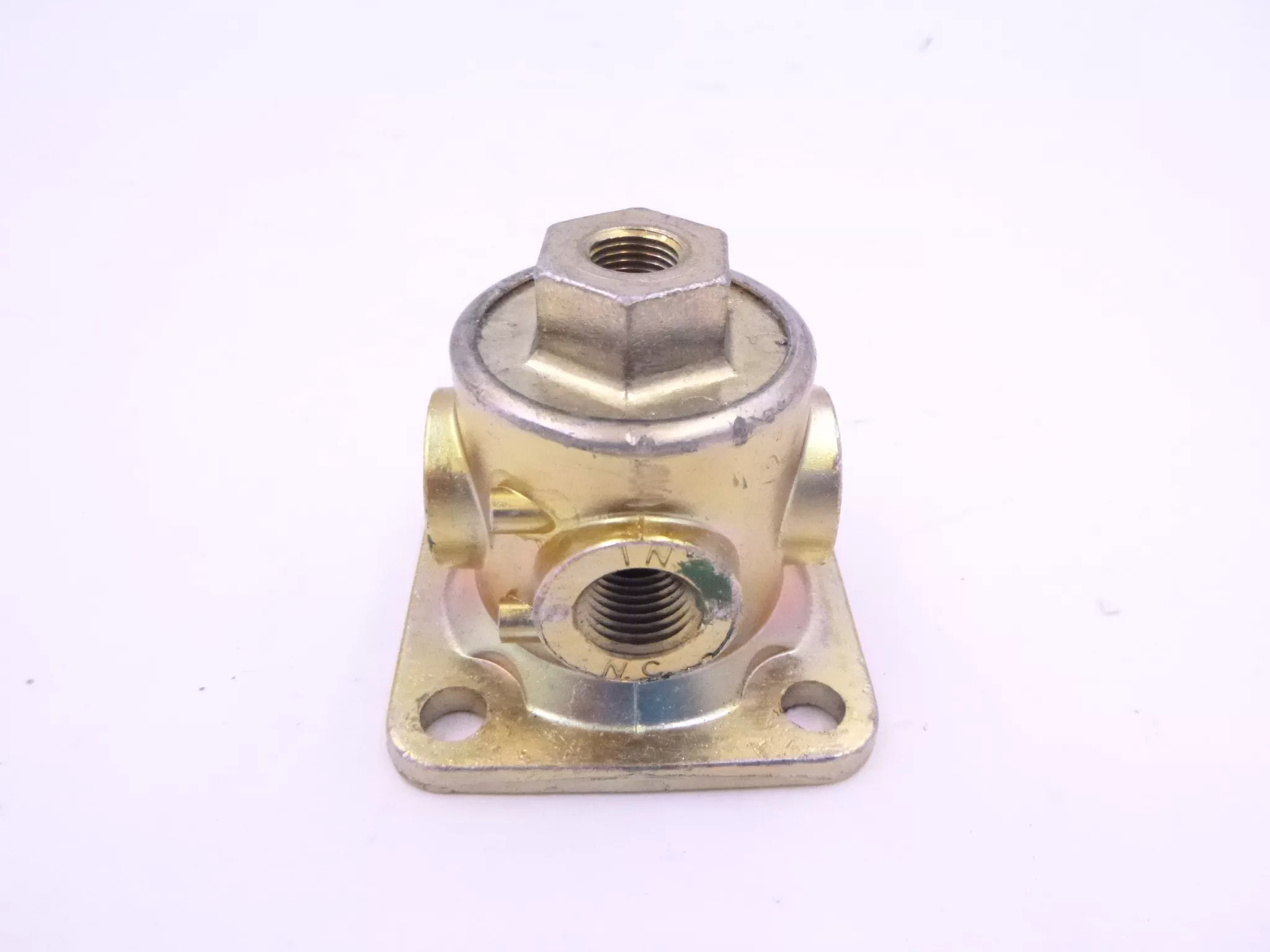 Haldex 90554615 3-Way Pilot Valve 1/4″ NPT Ports A 1/8″ Port B