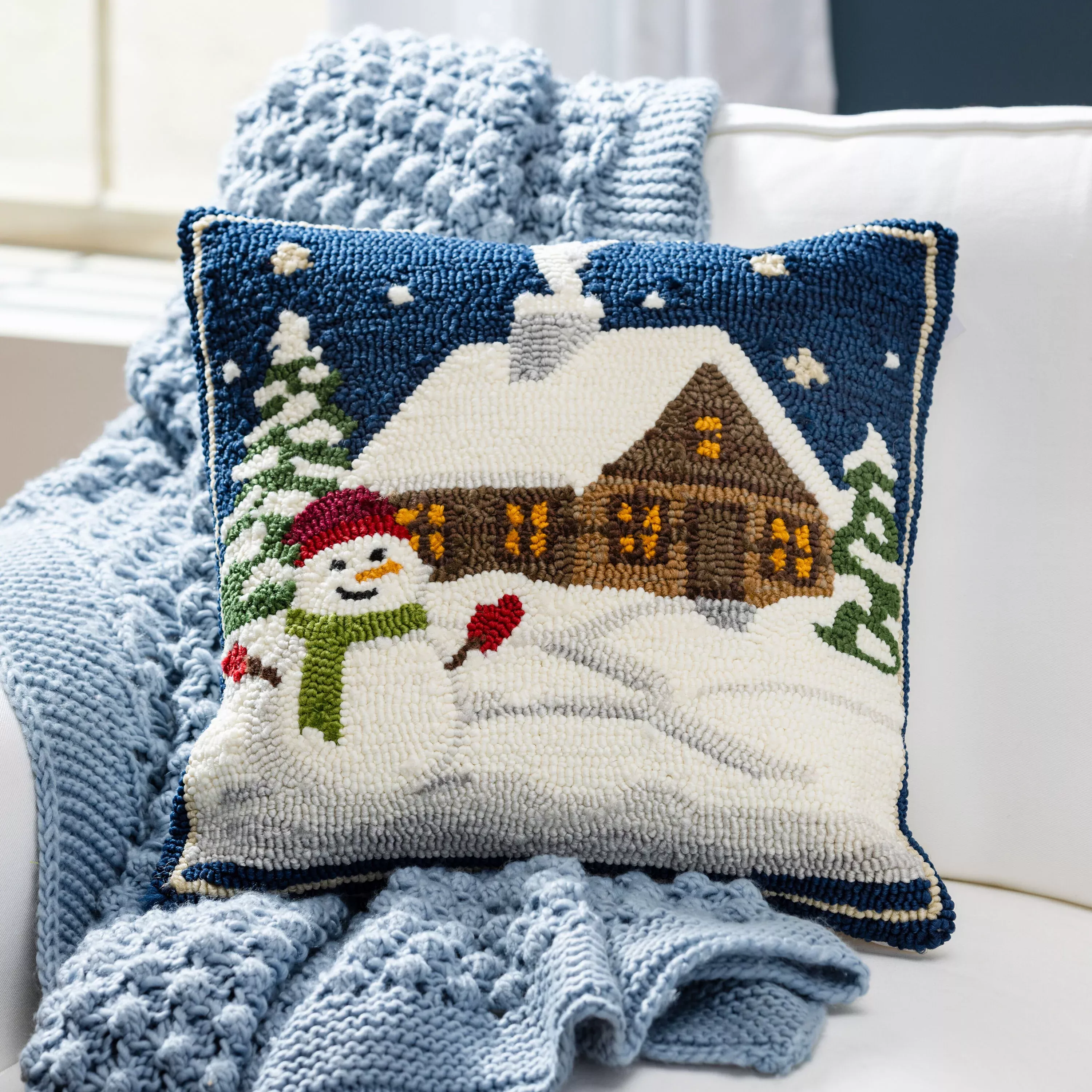 Indoor/Outdoor Hooked Polypropylene Throw Pillow 18"x18"