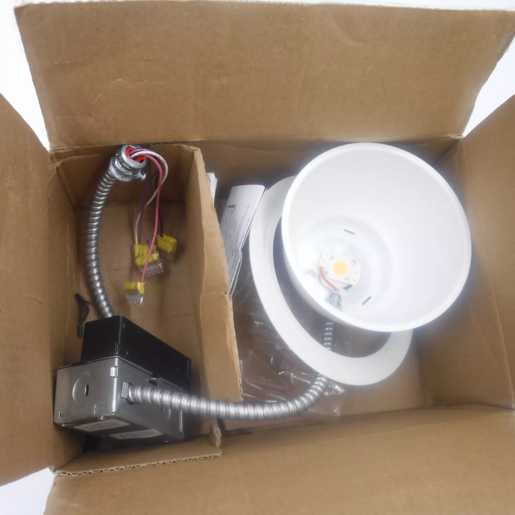 Juno CLR6L Downlight Retrofit Kit LED 6″-6.5″ 15LM 35K 90CRI MVOLT White