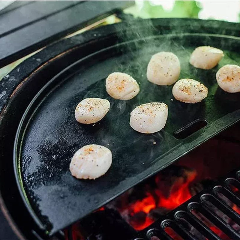 Kamado Joe – Half Moon Cast Iron Reversible Griddle – Classic