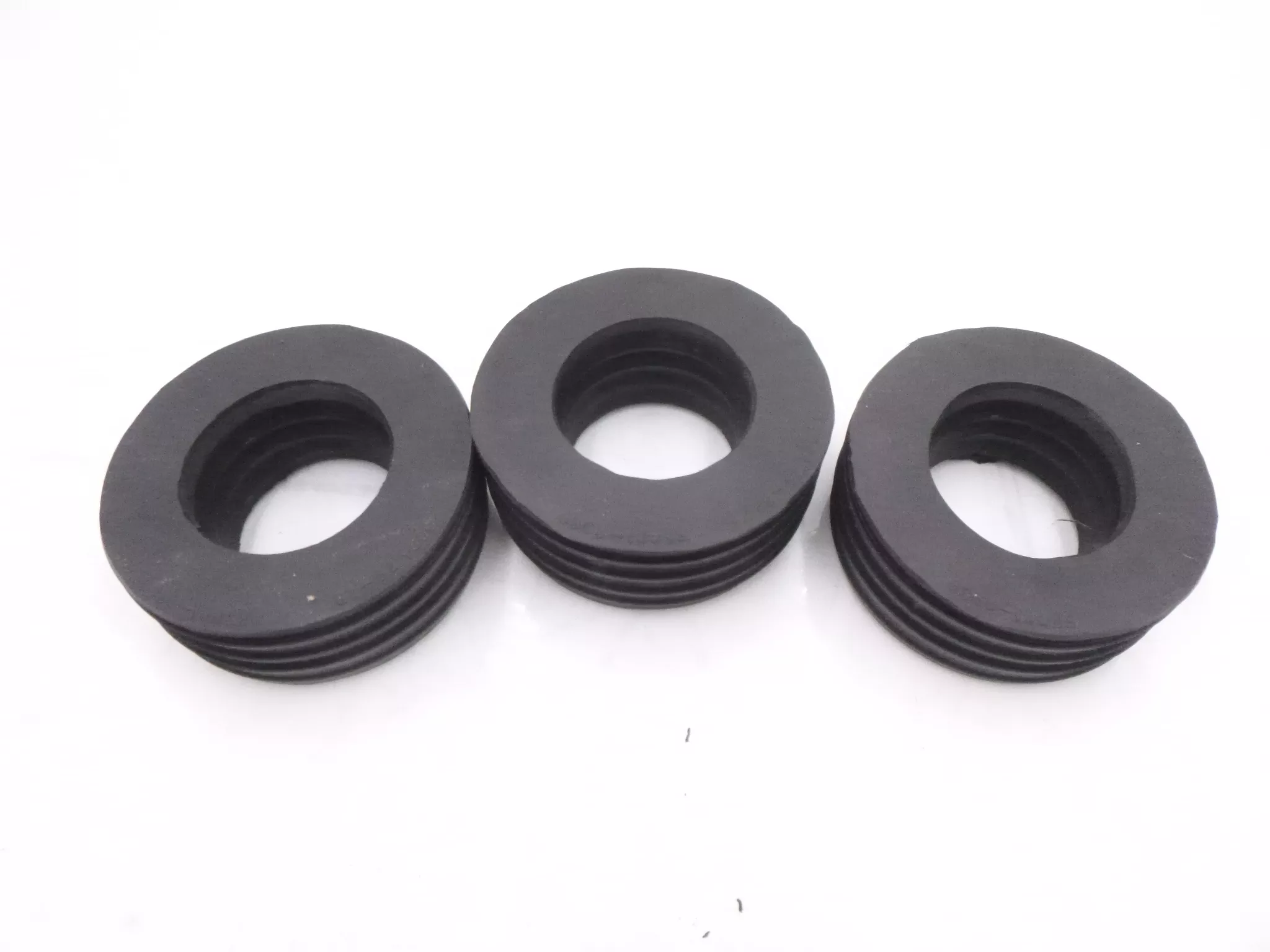 Lot of 3 Fernco Flexible PVC Donut Fitting Compression 2.35″ Hub 4.22″ OD 1.7″ H