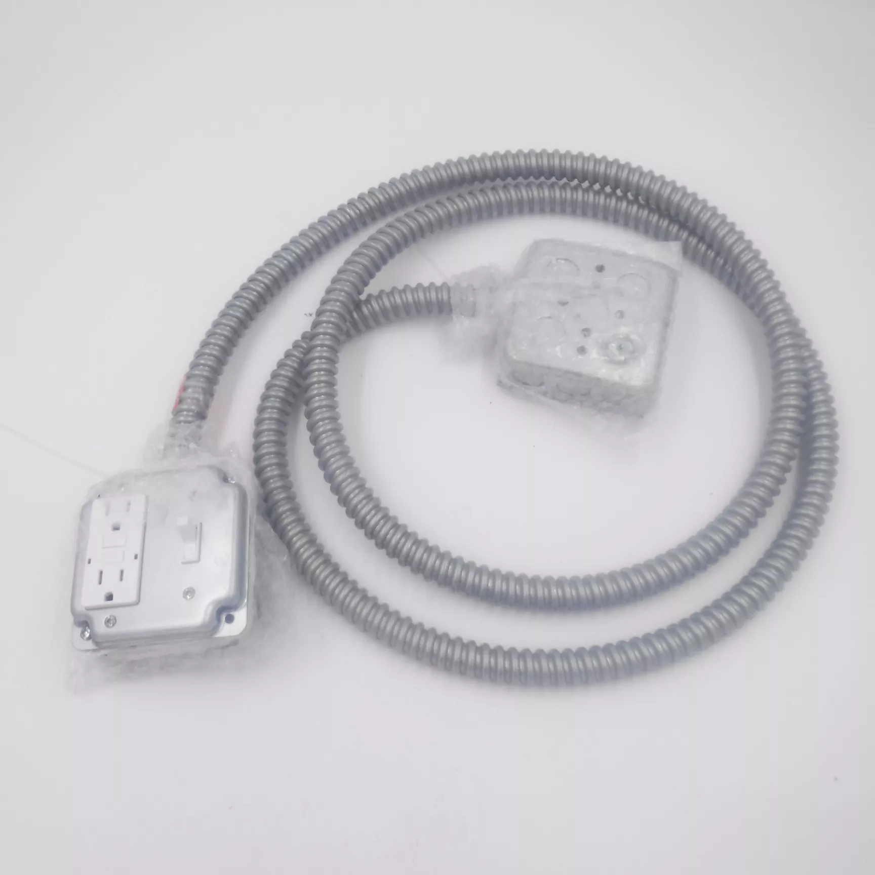 Metallic Whip Assembly 8′ w/GFCI 600V FKM-12-8GFCI 3/12 3 Conductor 12 AWG