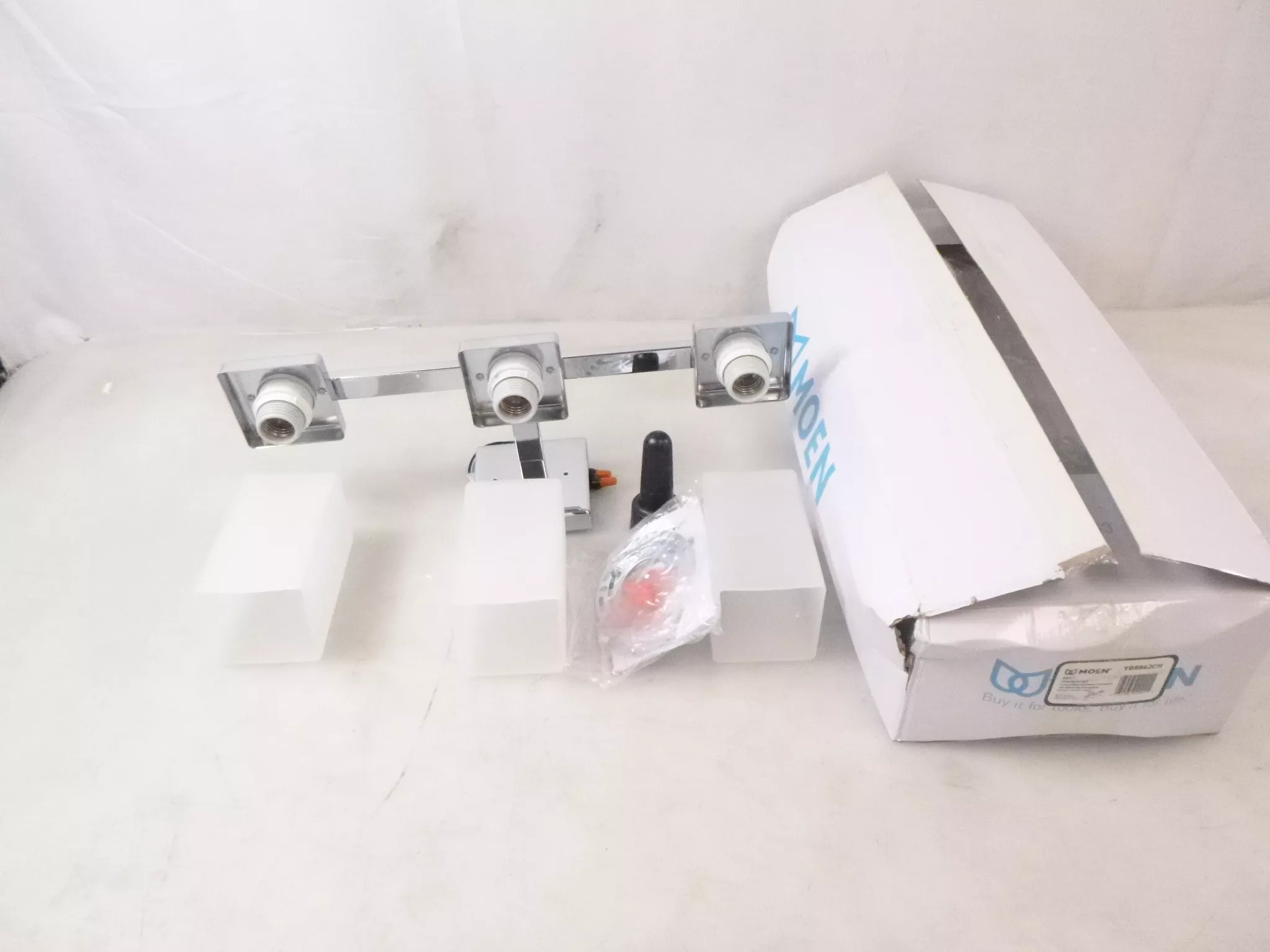 Moen YB8863 90 Degree 20″W 3 Light Reversible Bathroom Vanity – Chrome