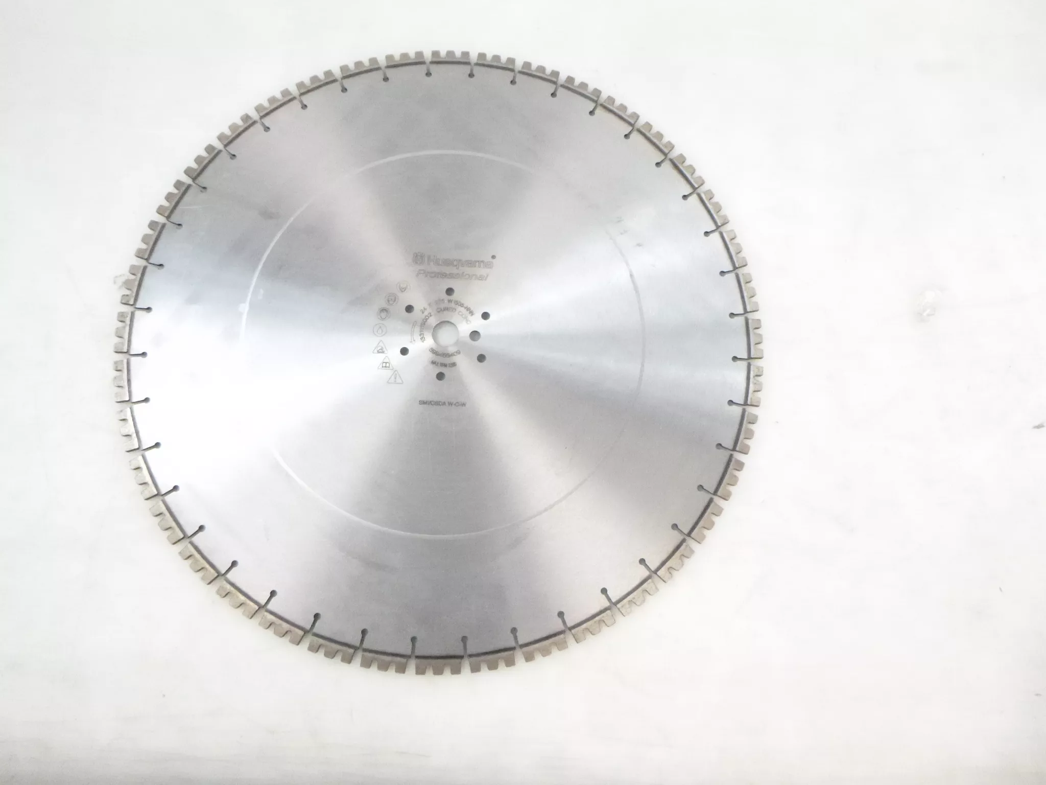 OEM Husqvarna Professional 24″ x .235 Diamond Blade W1110 542773559