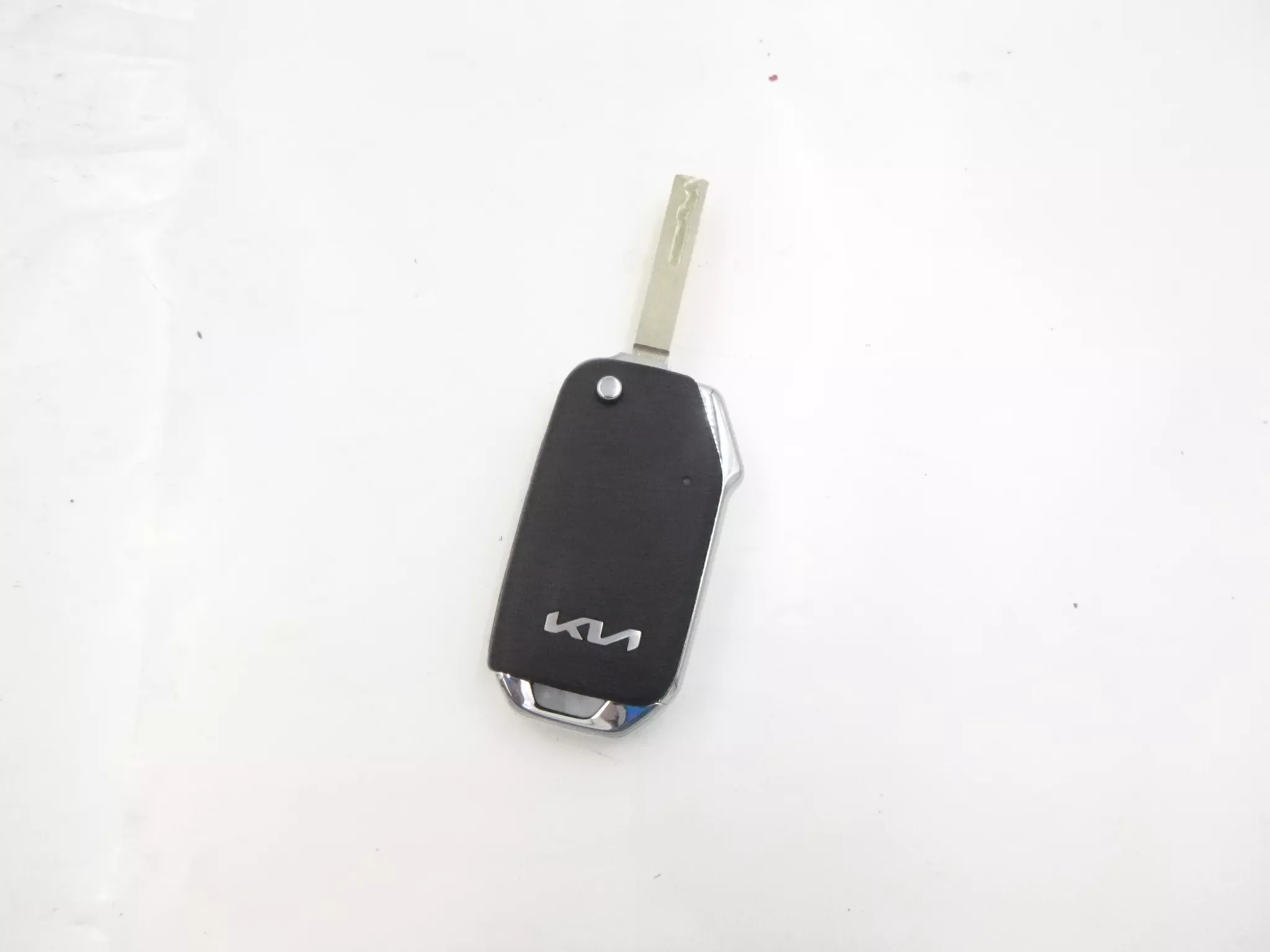 Pre-Owned OEM KIA 95430R0000 3 Button Flip Key SEE DESC.