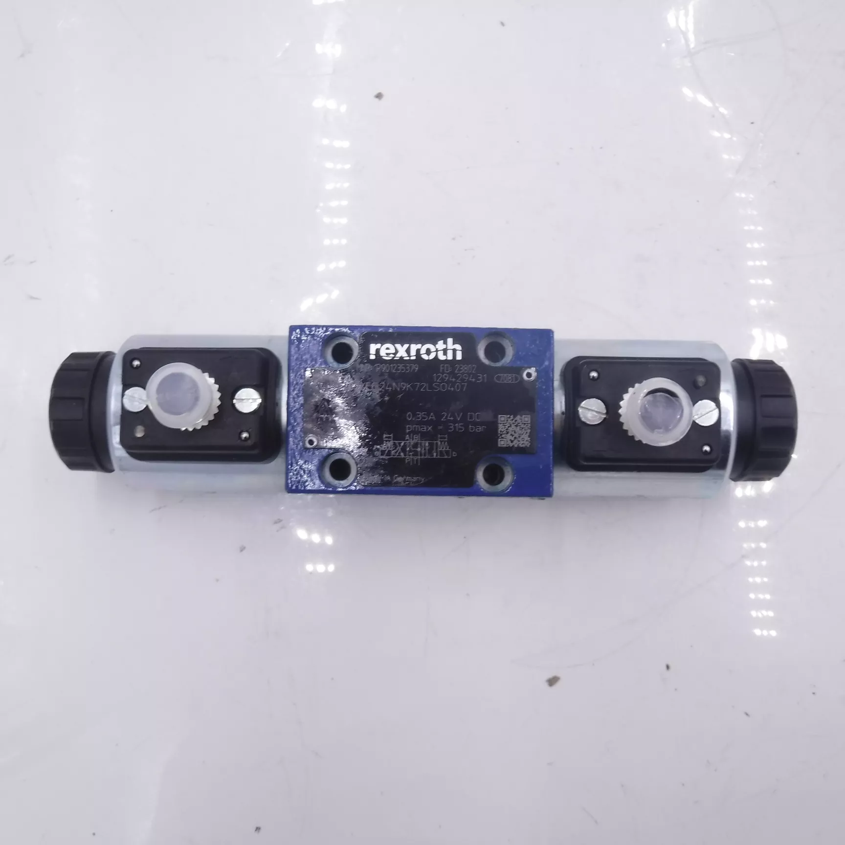 Rexroth R90107248 Hydraulic Double Solenoid Valve 24VDC 8W .35A