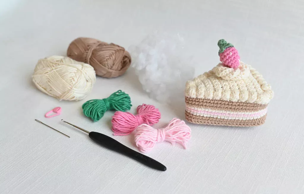 Schiffer - Crochet Cafe Amigurumi Kit, Cake Slice