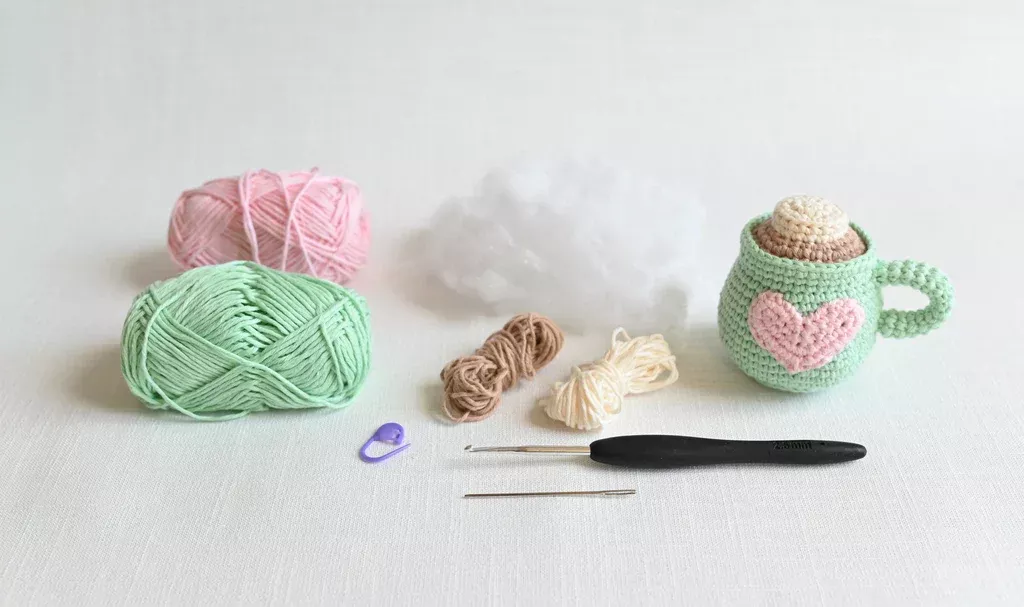 Schiffer - Crochet Cafe Amigurumi Kit, Hot Cocoa