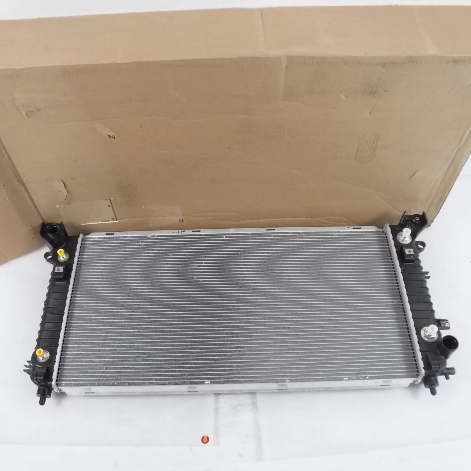SEE DESC. OEM GM Radiator 21903 For 2014-16 Silverado/Sierra 1500, 2015-17 Tahoe