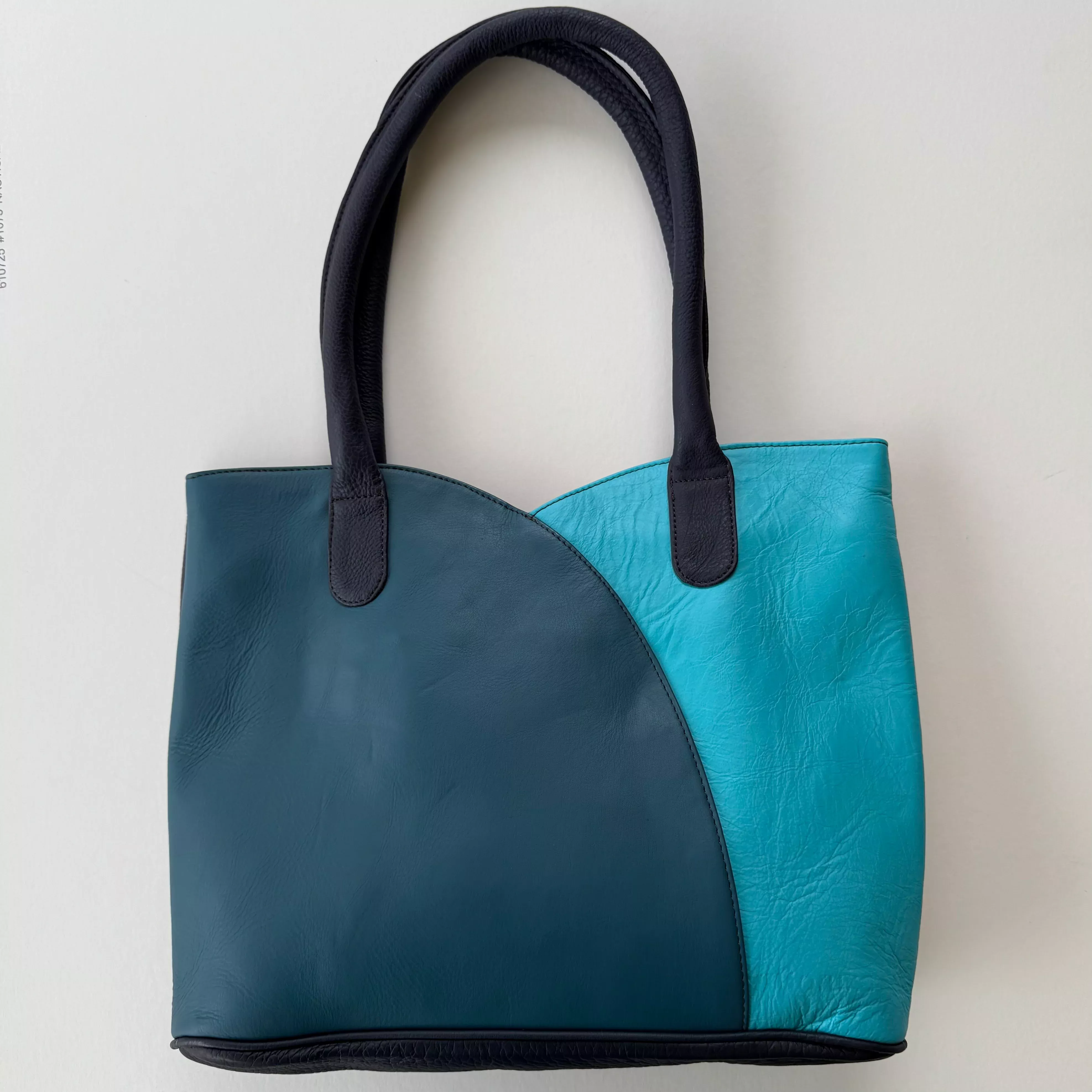 Soruka - Valeria Tote, Island