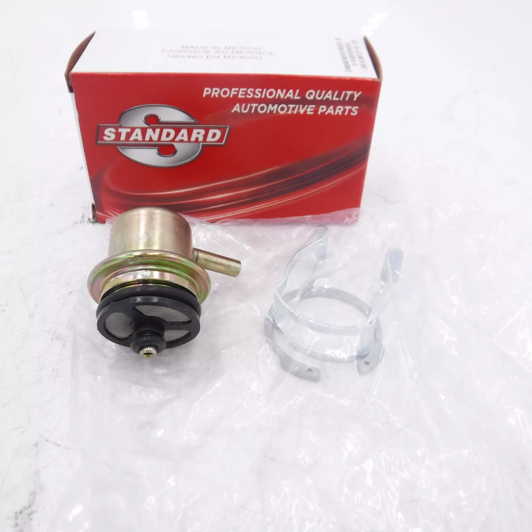 Standard Fuel injection Pressure Regulator PR217 for 1996-2004 GMC Savana