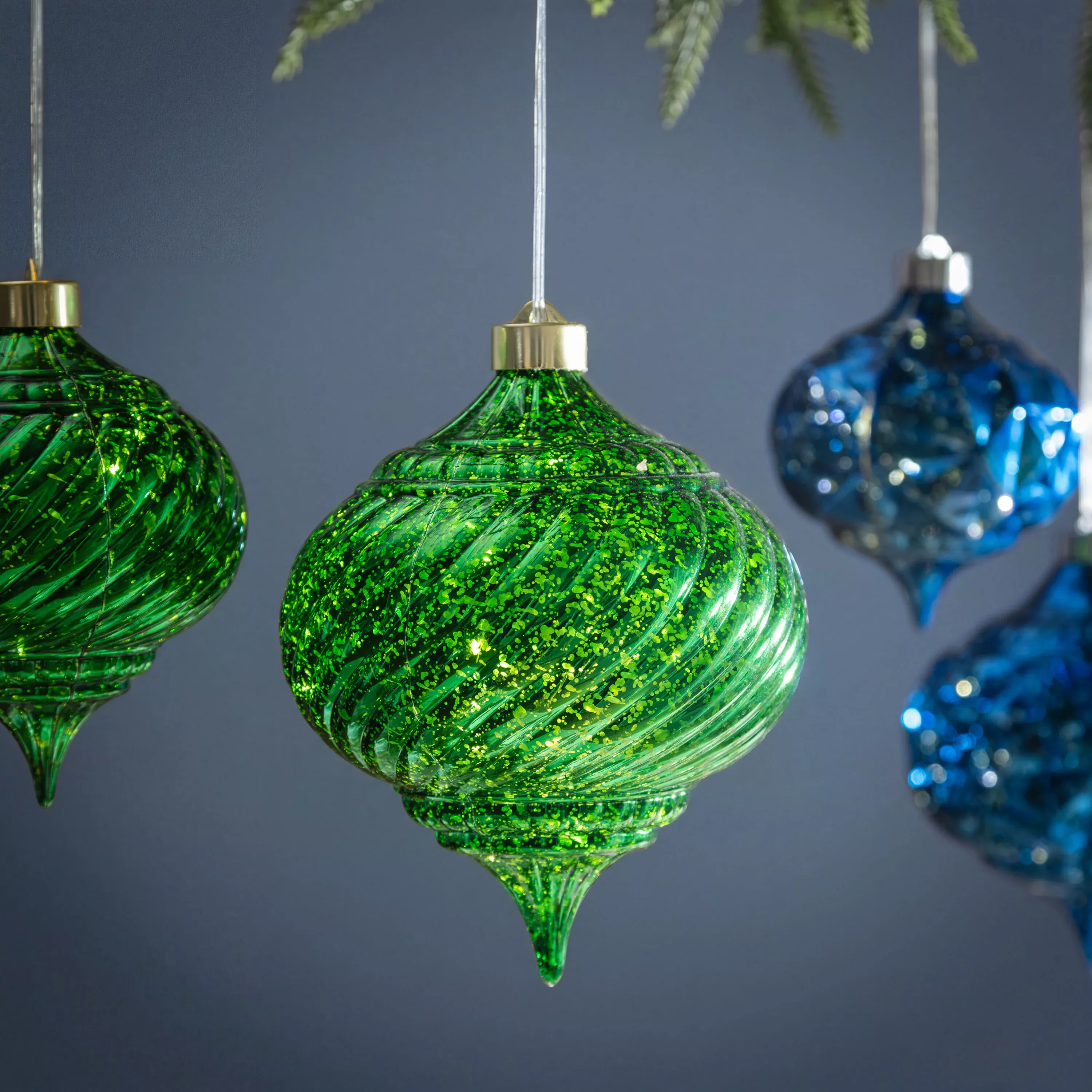 Swirl Round LED Shatter Proof Ornament, Green