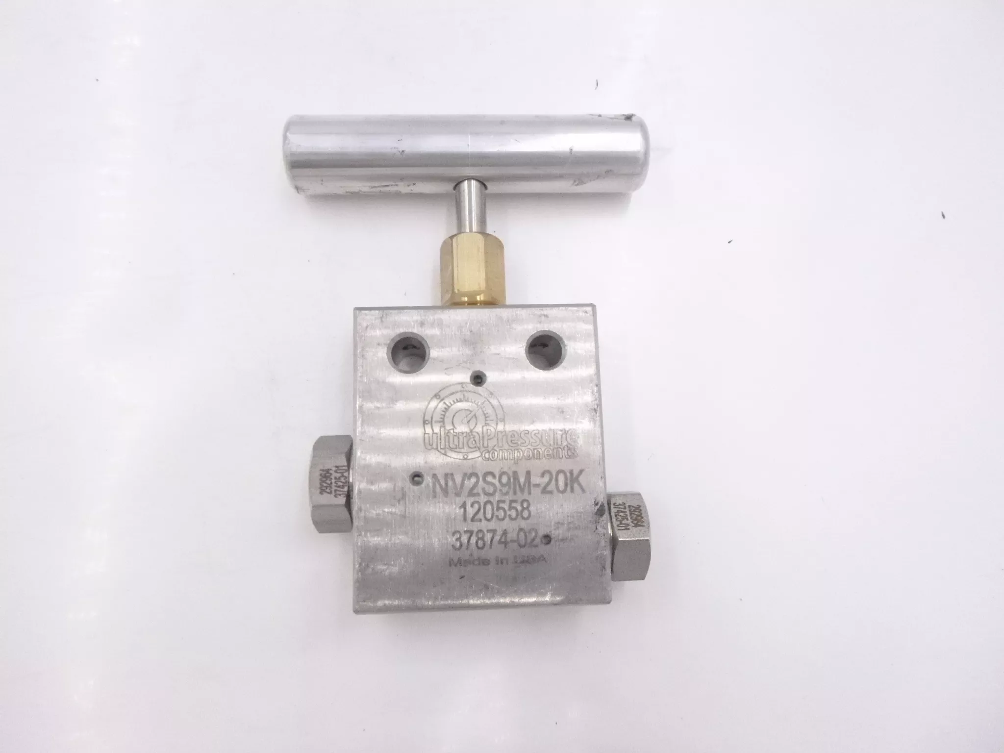 Ultra Pressure Components 9/16″ Medium Pressure 2 Way Straight Needle Valve