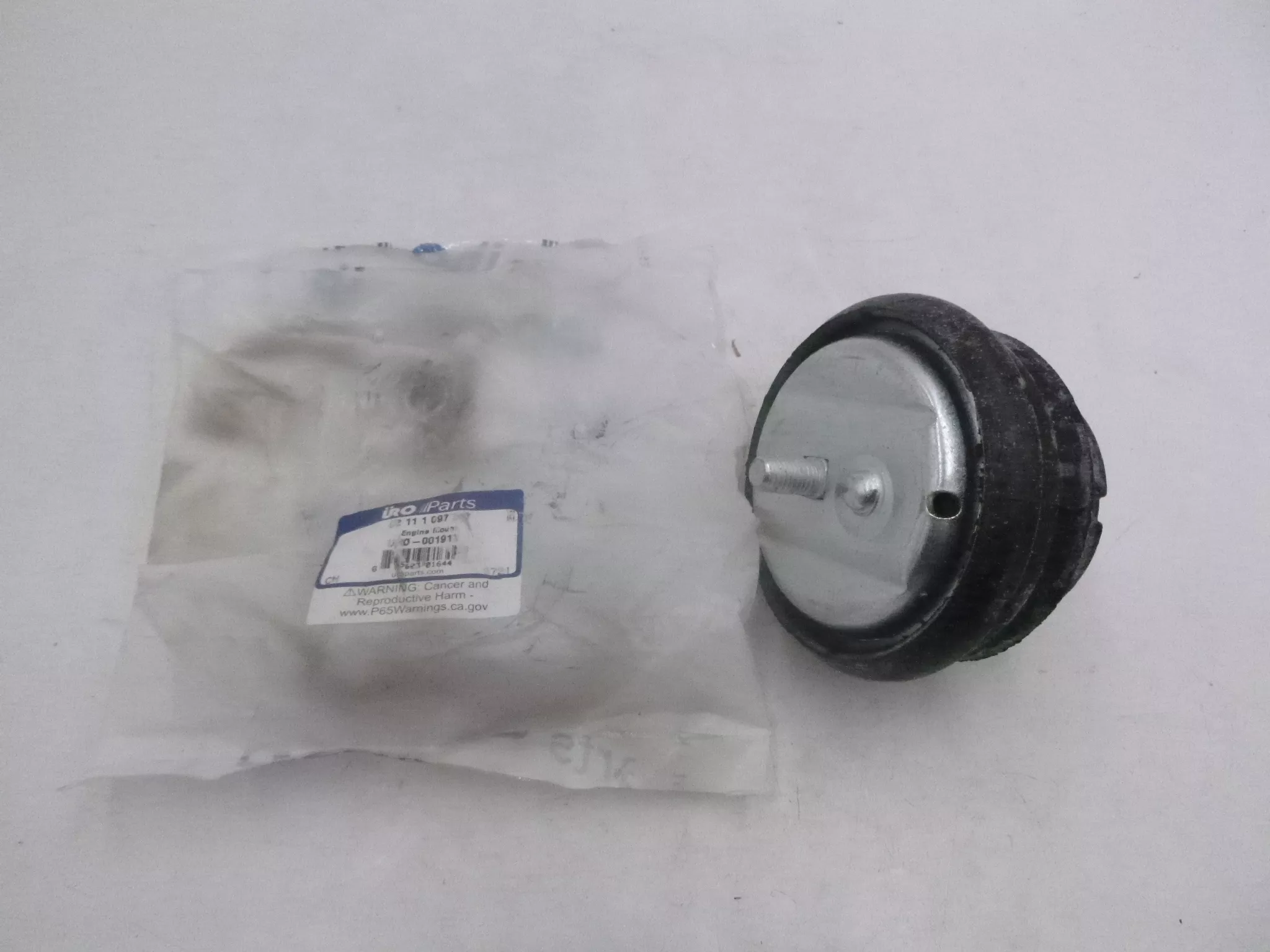 URO Engine Mount URO-001913 for 19997-2000 BMW 528I