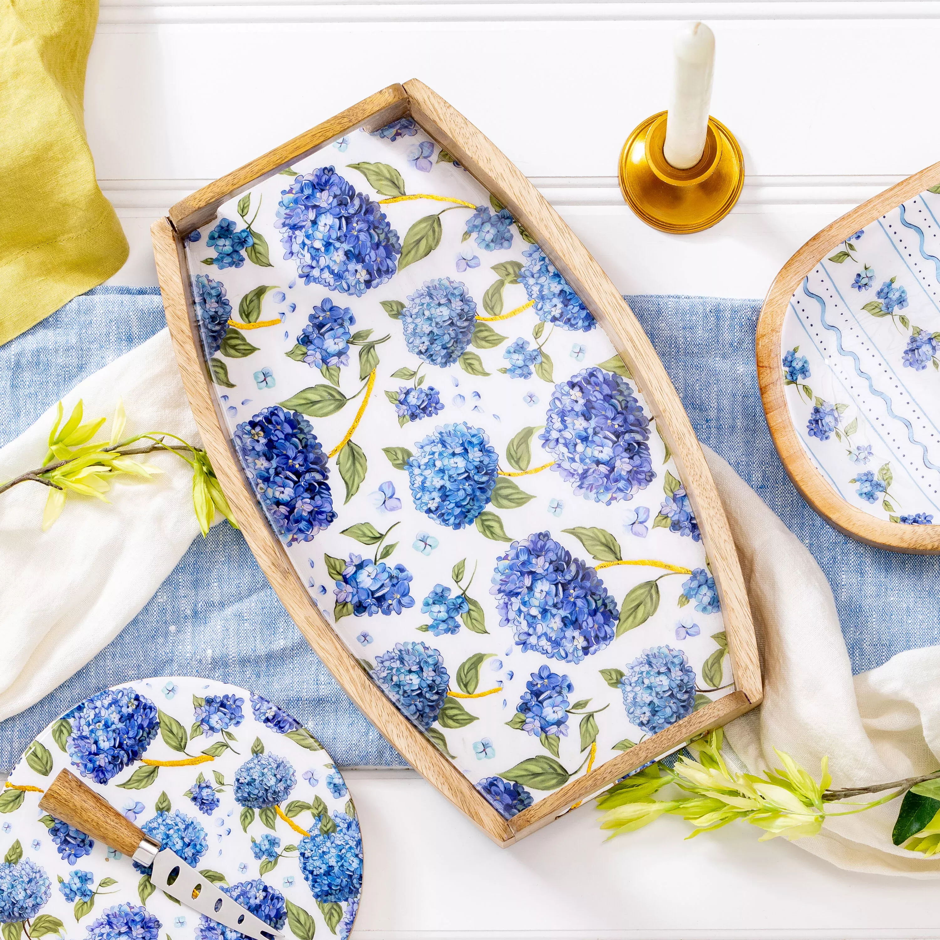 VivaStyle Serveware, Wood Serving Tray with Handles, Hydrangea, 15"L
