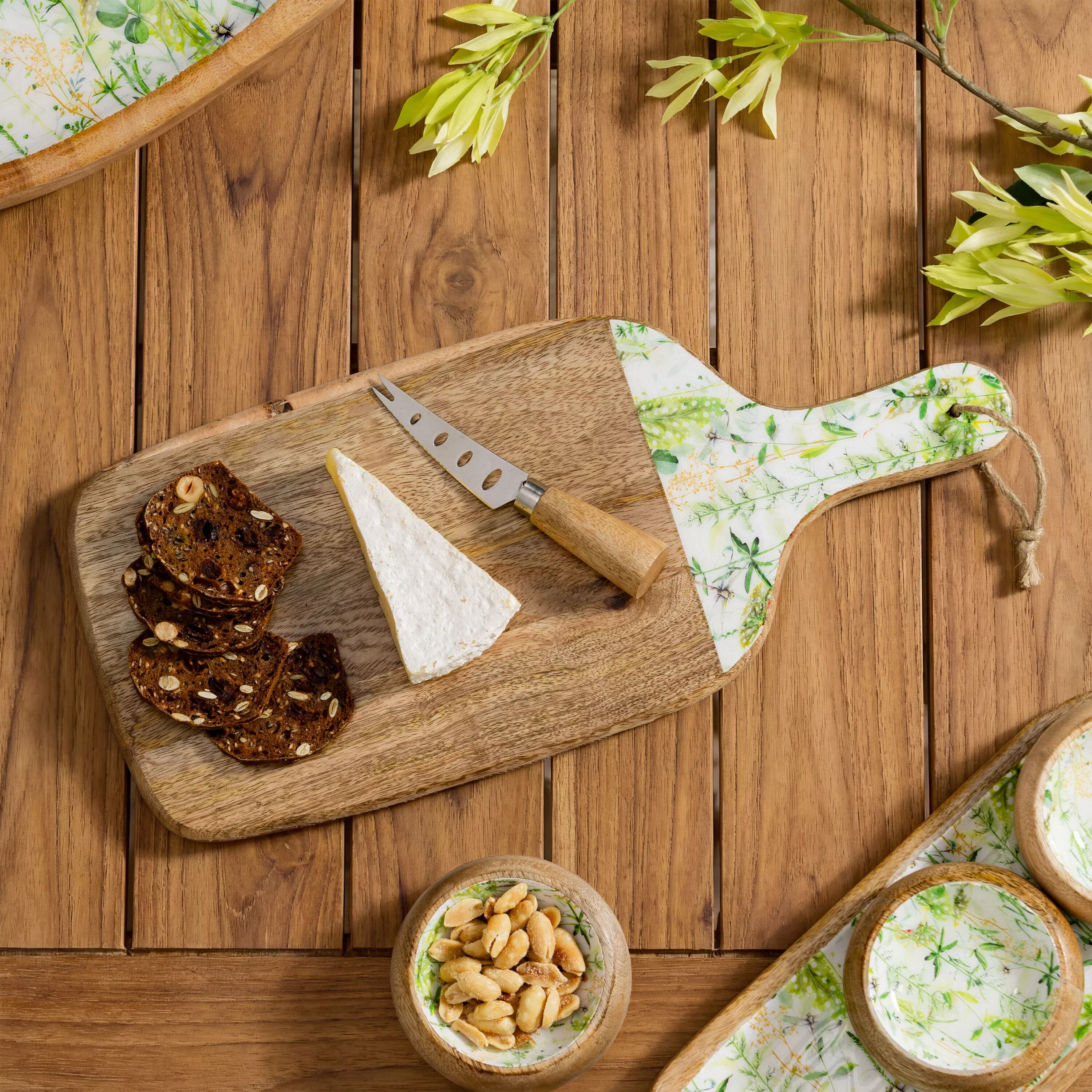 VivaStyle Veranda Garden Cutting Board, Rectangular Wood, 16"L